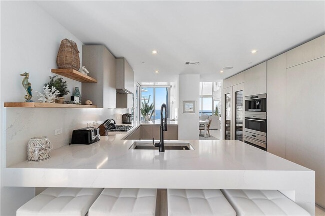 Building Photo - 2200 N Ocean Blvd