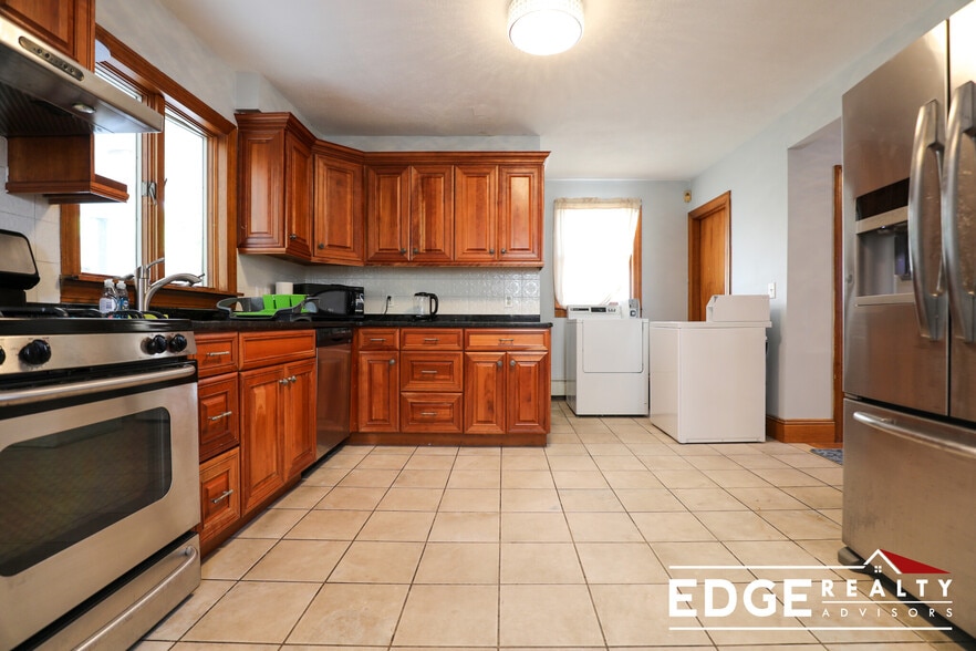 Building Photo - 42 Gerrish St