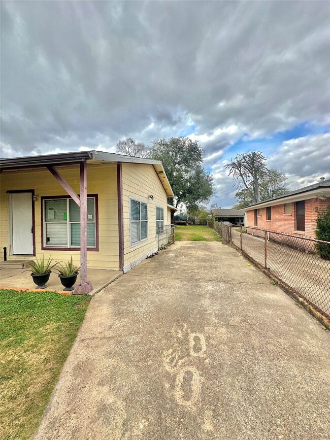 Building Photo - 8611 Findlay St