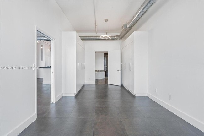 Building Photo - 3029 NE 188th St