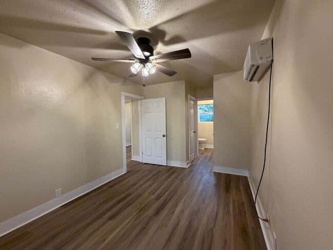 Building Photo - FIRST FLOOR UNIT WATER AND ELECTRICITY PAID!