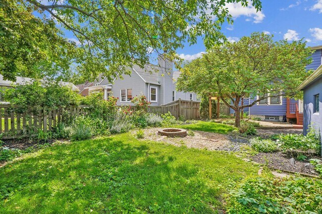 Building Photo - 94 Acton Rd