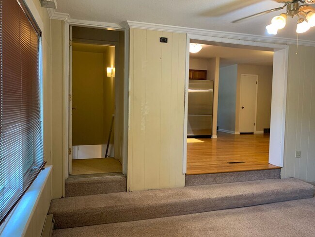 Building Photo - 4 bed/2 bath Home located in central Fort Collins off Drake