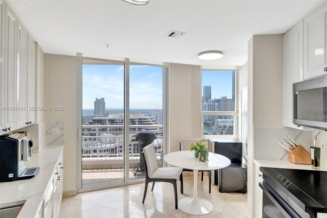 Building Photo - 848 Brickell Key Dr