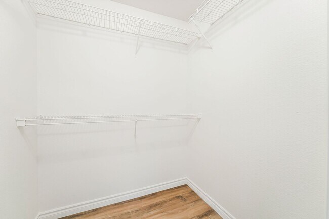 Building Photo - Move-in Ready 2-Bed Condo!