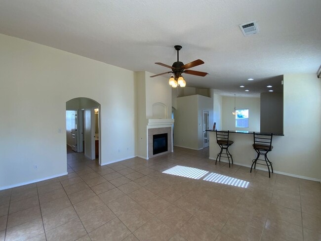 Building Photo - 4 Bedroom Single Story Home Available Near...