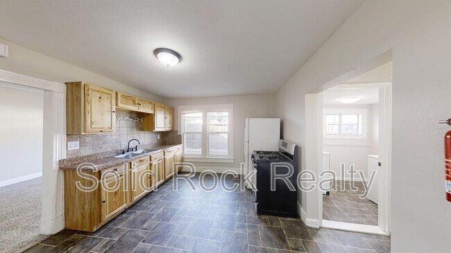 Building Photo - 219 N Institute St