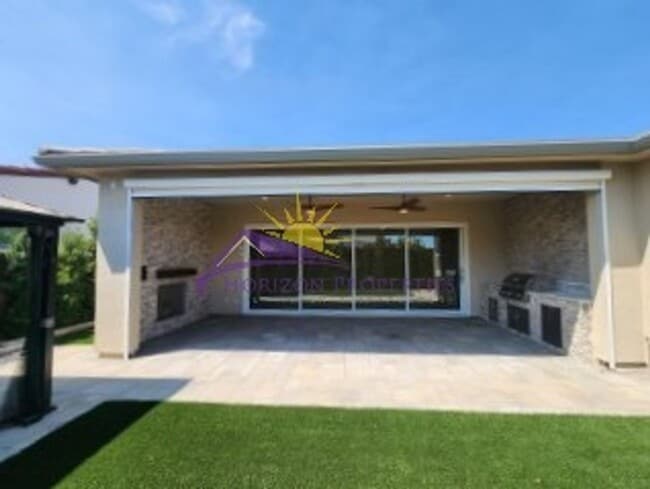 Building Photo - Immaculate Luxury 2 Bed 2.5 Bath 2,012sqft...