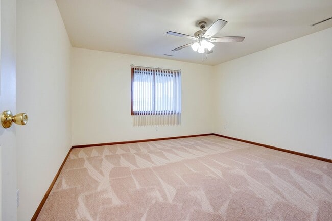 Building Photo - 11-11 Redtail Ct