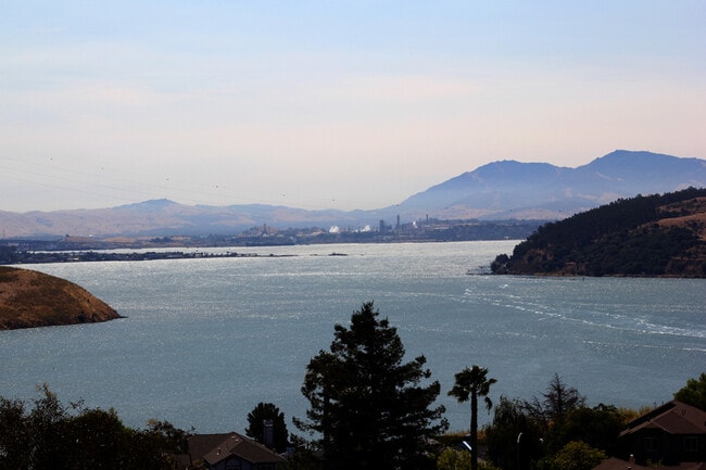 Building Photo - 1201 Glen Cove Pky