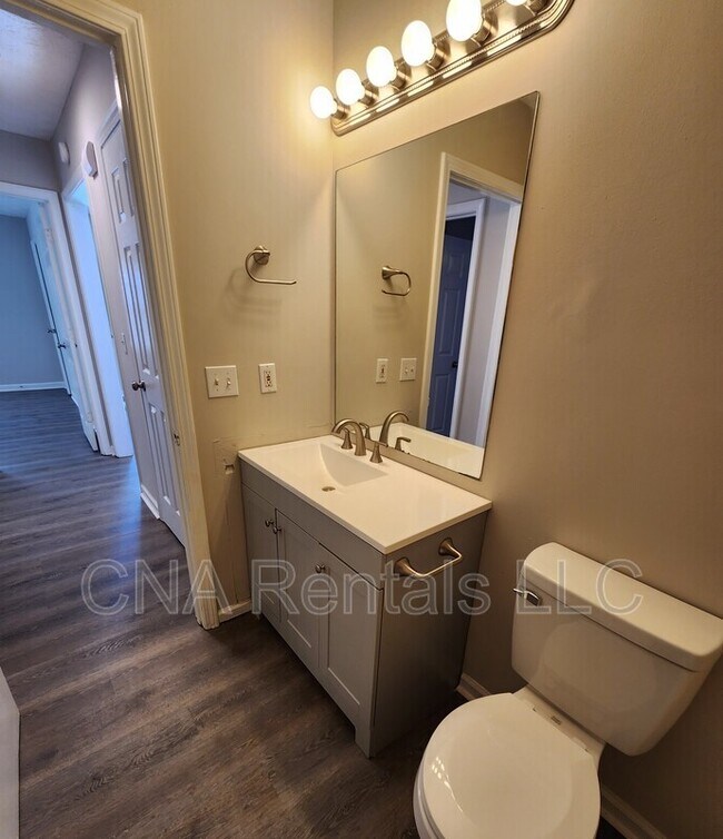 Building Photo - 215 Green Acre Ln