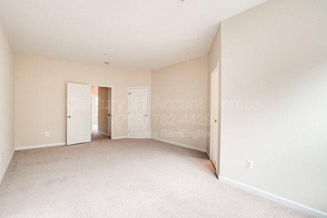 Building Photo - 23515 Forest Haven Way