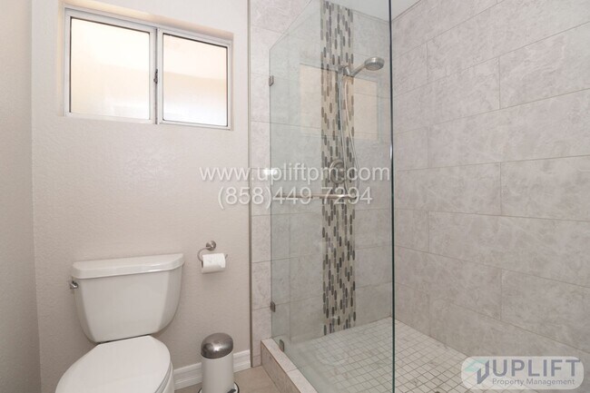 Building Photo - 3 Bedroom 2 Bathroom in Country Estates
