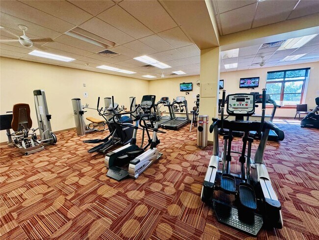 Building Photo - (55+) Newly Renovated 2br Condo in the Heather Gardens Community