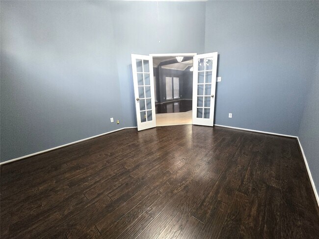 Building Photo - 15523 Clear Valley Dr