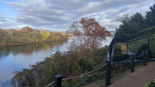 Building Photo - 637 Battery Pl