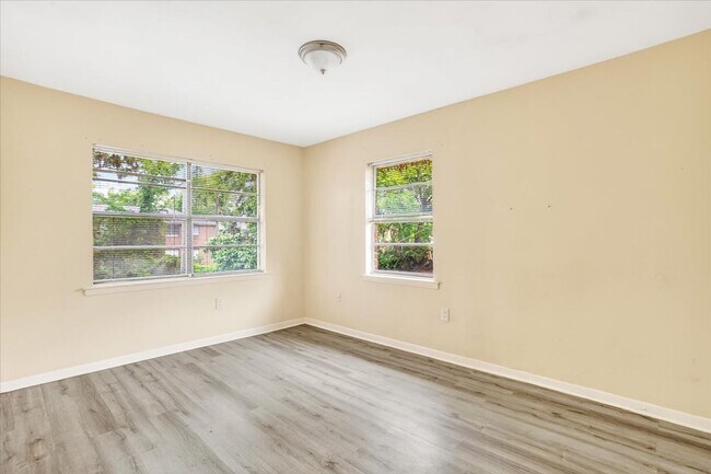 Building Photo - 2-Bedroom Apartment in Convenient Savannah Location