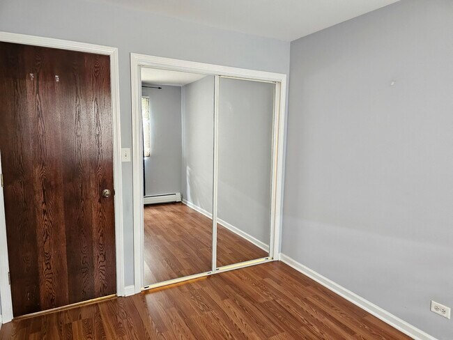 Building Photo - 12 Parkside Ct