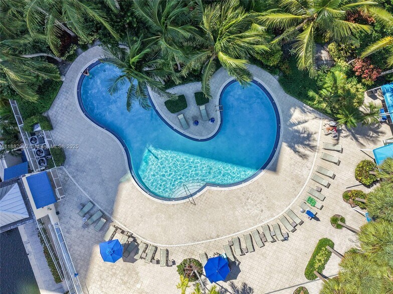 Building Photo - 3340 NE 190th St