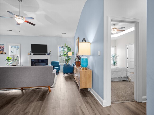 Building Photo - 239 Sailor St