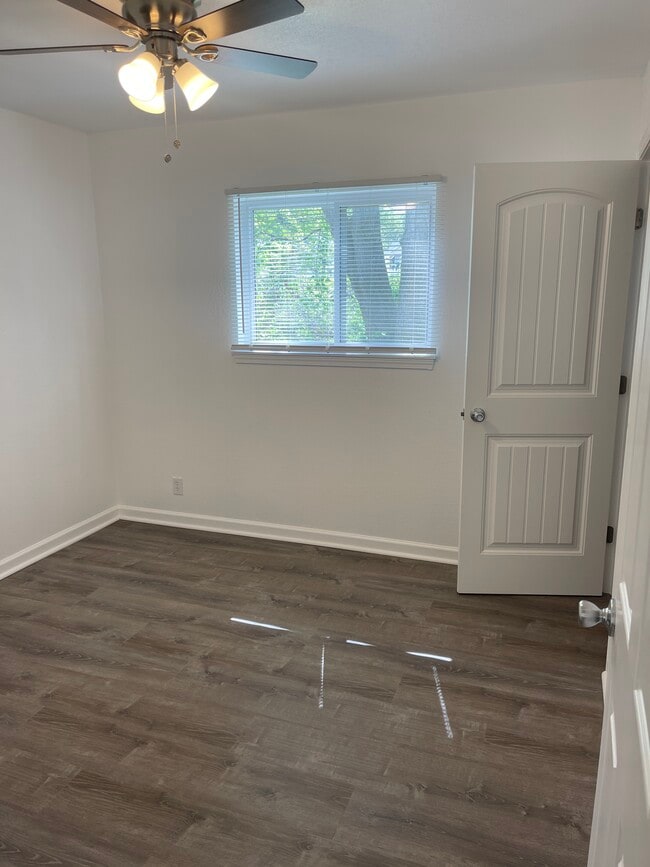 Building Photo - 843 Vine St