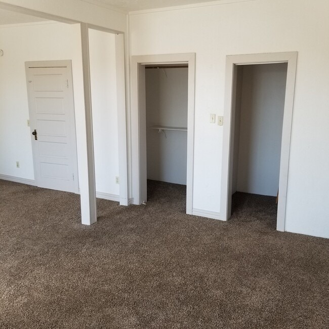 Building Photo - Spacious 2 bed 1 bath apartment on Main st...