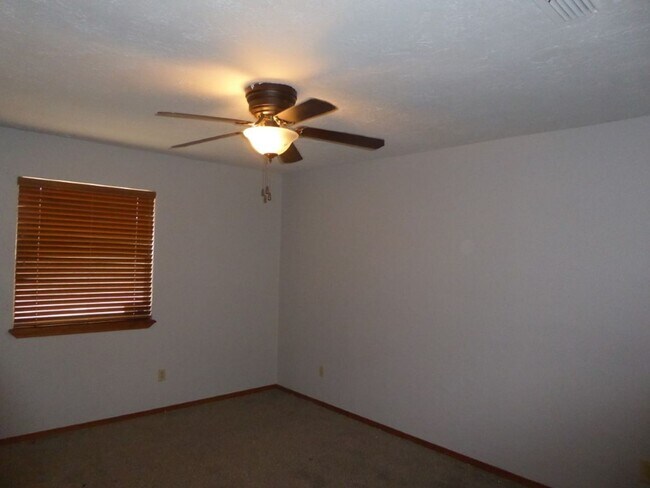 Building Photo - Corner Lot