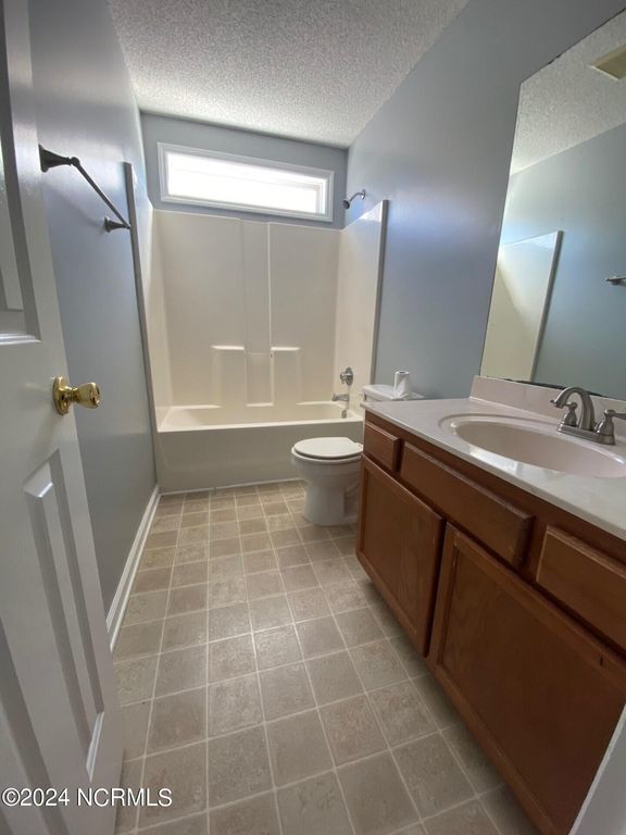 Building Photo - 3 Bedroom, 2 Bath Home - 1204 Huff Dr.