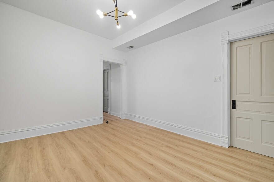 Building Photo - 2609 W Iowa St