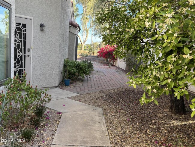 Building Photo - 6756 W Morrow Dr