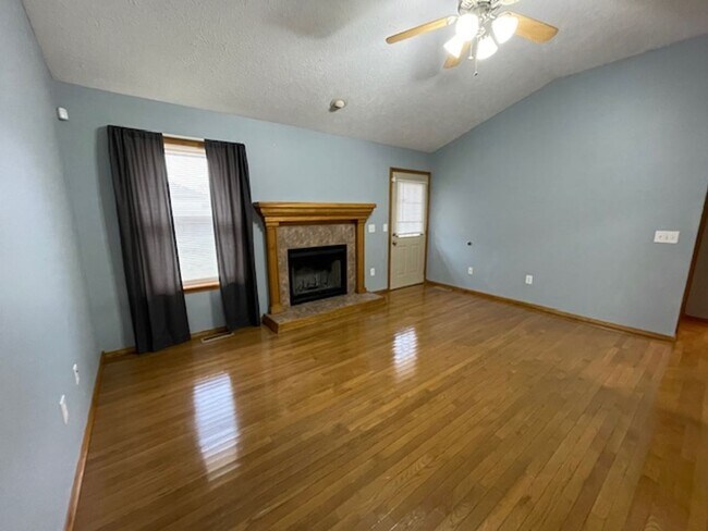 Building Photo - This All Brick home is Located in Orchard Crest West!