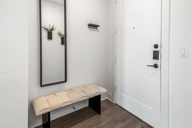 Building Photo - 701 Richmond Ave.