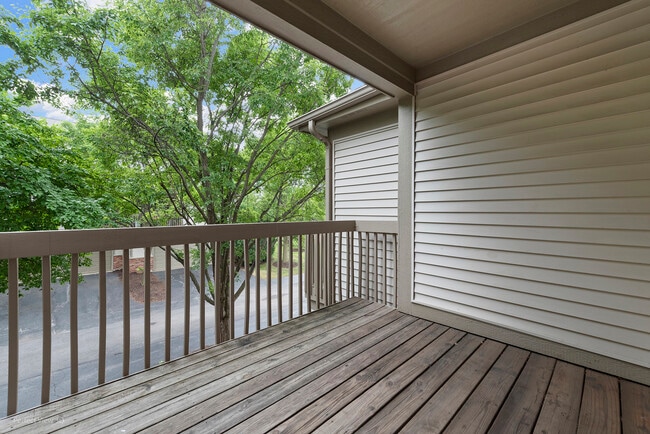 Building Photo - 464 Valentine Way