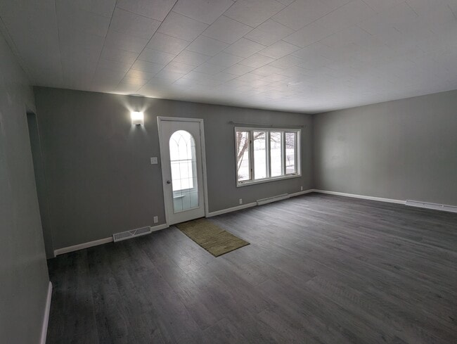 Building Photo - 520 E Washington St