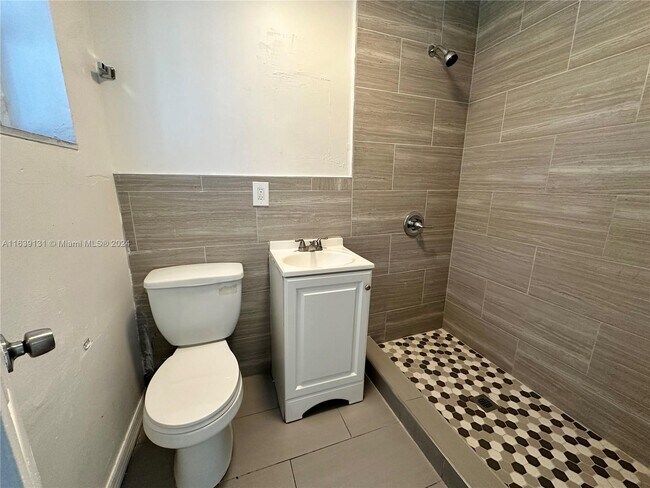 Building Photo - 1049 NW 95th St