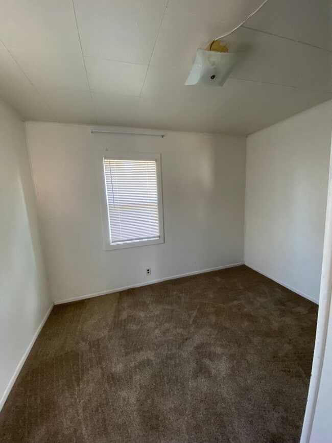 Building Photo - 1008 Lake Ave