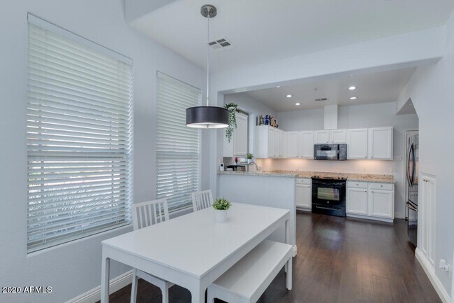 Building Photo - 1225 N 36th St