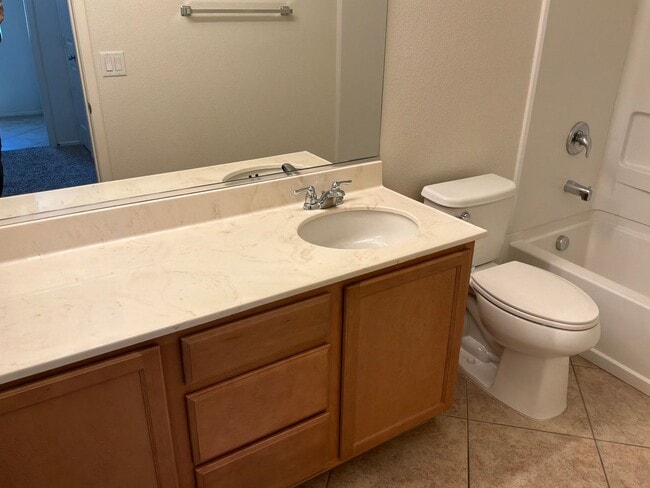Building Photo - 2 Story detached home 3 bedrooms 2.5 bathrooms 2 car garage