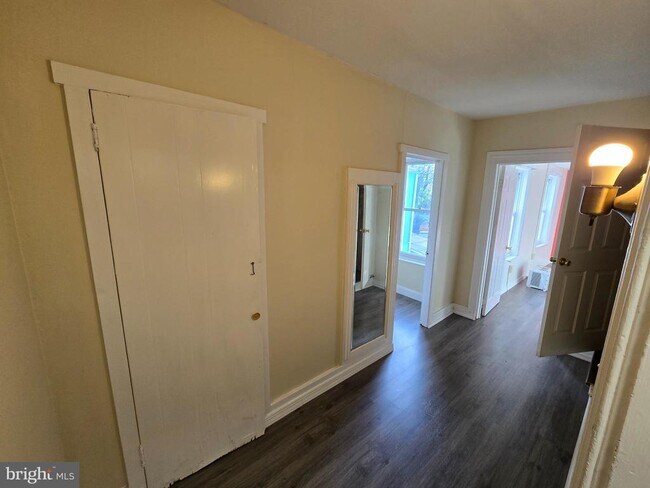 Building Photo - 330 Moss St