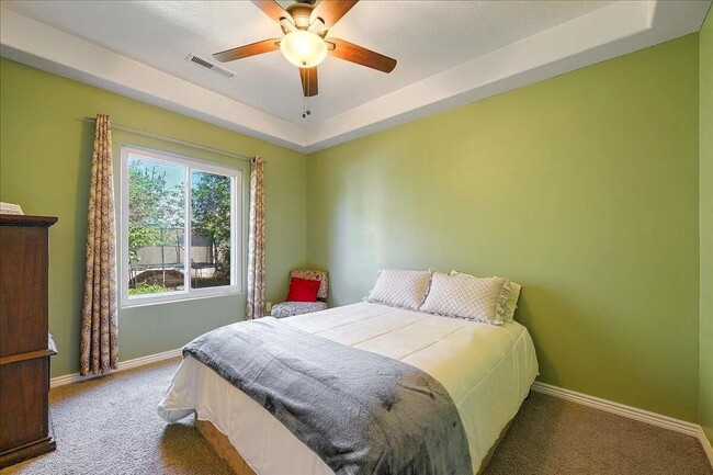 Building Photo - Expansive 5 Bedroom Home in St. George!