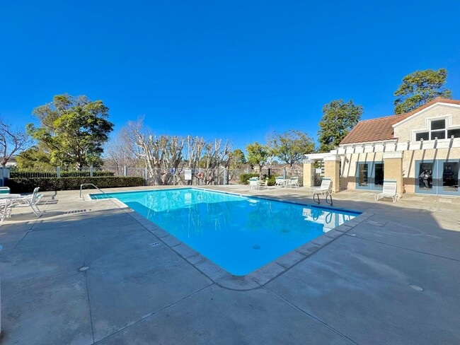 Building Photo - Great 2B/2BA Condo in Carmel Valley