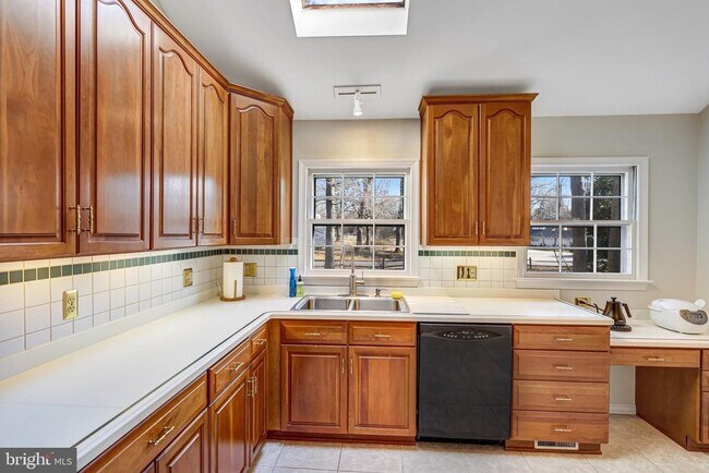 Building Photo - 9232 Forest Haven Dr