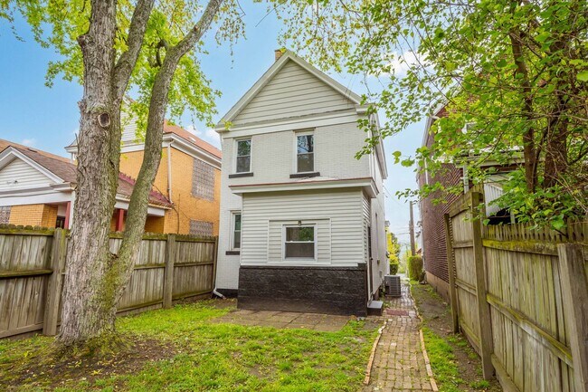 Building Photo - Stunning 2 bedroom home in Homestead available August 1!