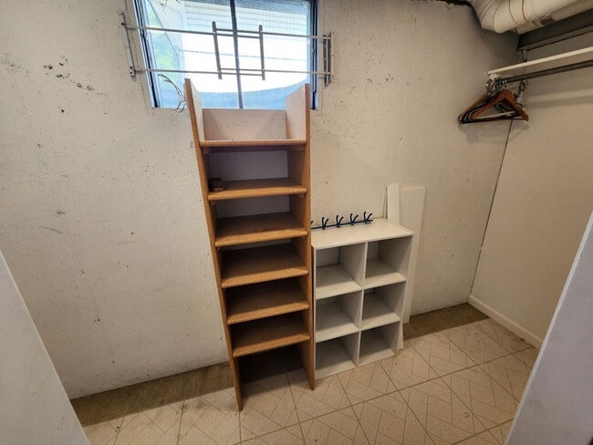 Building Photo - Beaufiful 3 bedroom rancher with attached ...