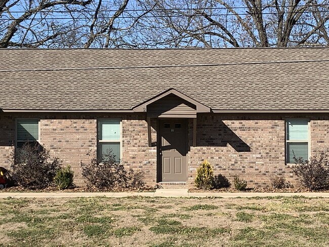 Building Photo - "Charming 2-Bedroom Gem with Granite Elegance in Brookland – 940 Sq Ft of Comfort at 207 S. Holman!"
