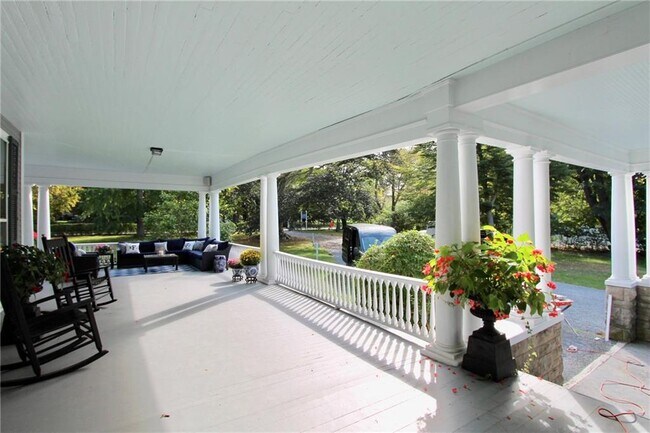 Building Photo - 541 Bellevue Ave