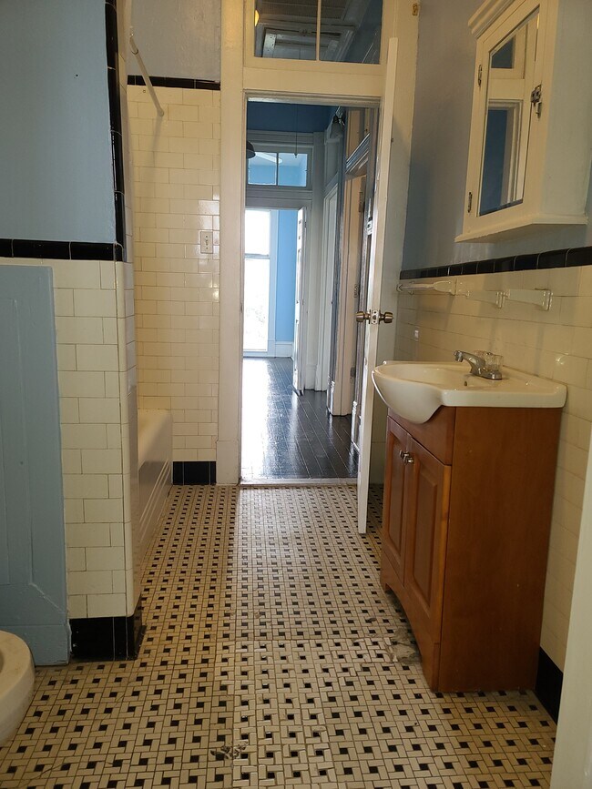 Building Photo - 319 W 33rd St