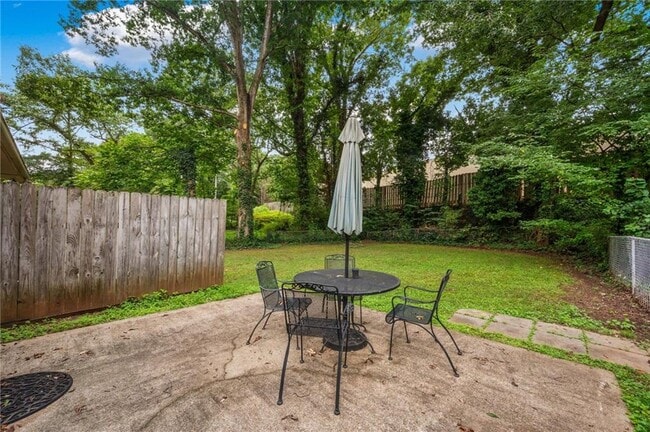 Building Photo - 4839 Lehigh Dr