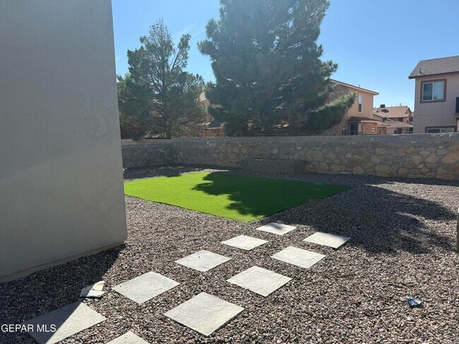 Building Photo - 617 Cedarwood Ave