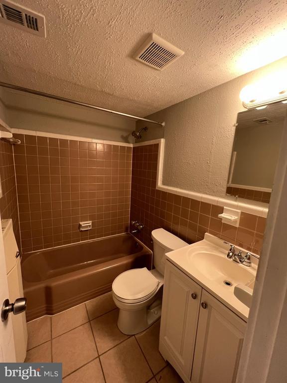 Building Photo - 10029 Fair Wds Dr